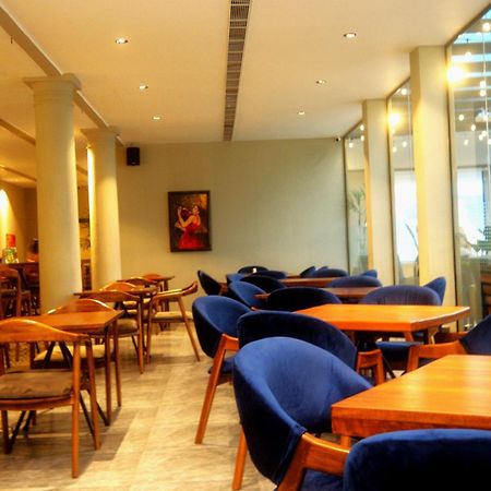 Fairway Colombo - Sri Lanka'S First Hotel With Robot Technology Exterior photo