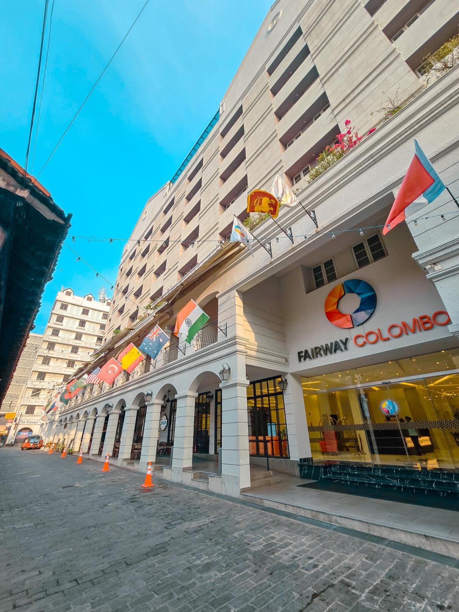Fairway Colombo - Sri Lanka'S First Hotel With Robot Technology Exterior photo