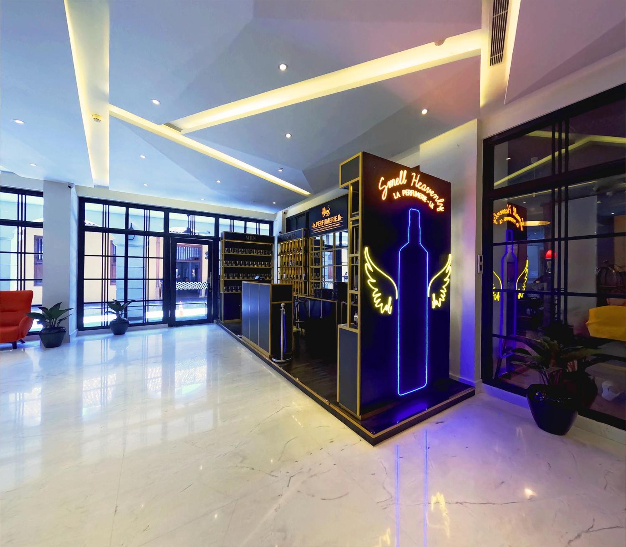 Fairway Colombo - Sri Lanka'S First Hotel With Robot Technology Exterior photo