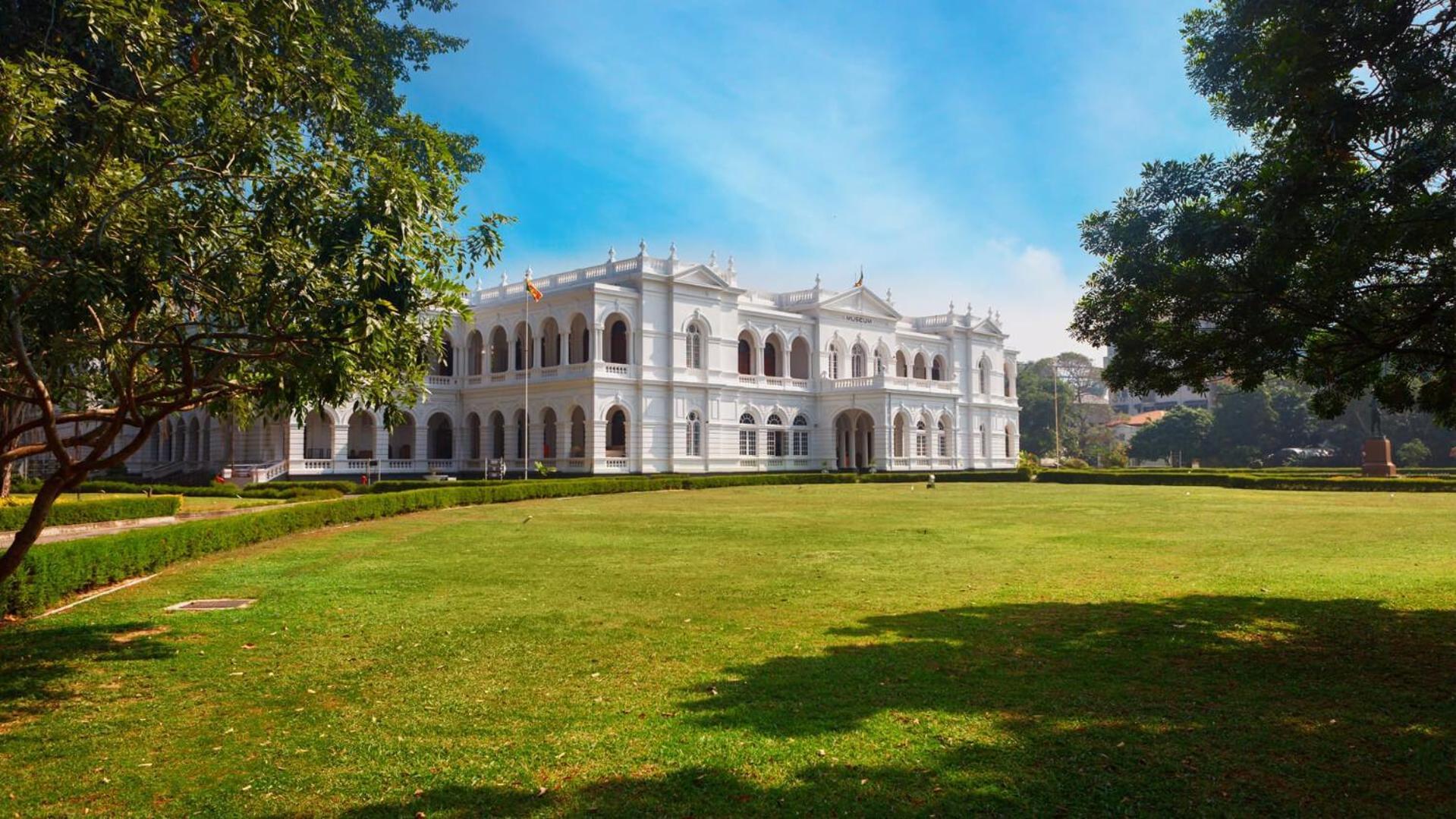 Fairway Colombo - Sri Lanka'S First Hotel With Robot Technology Exterior photo