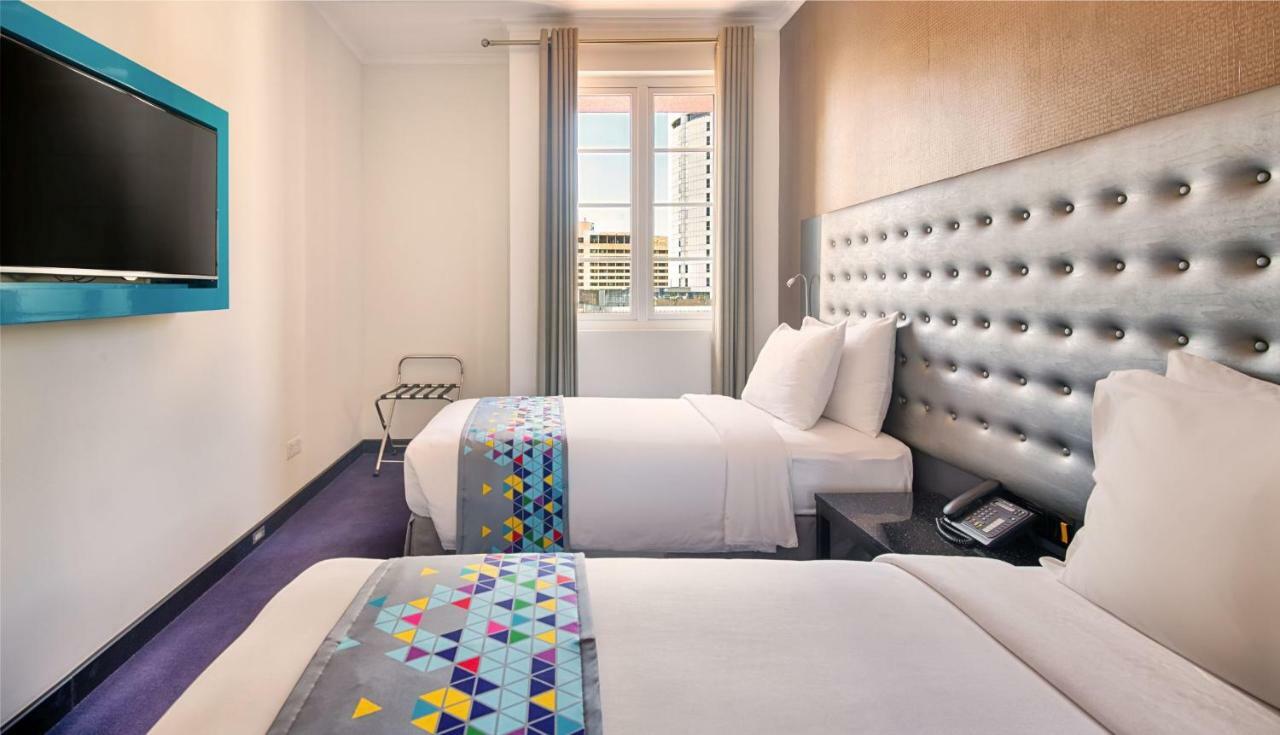 Fairway Colombo - Sri Lanka'S First Hotel With Robot Technology Exterior photo