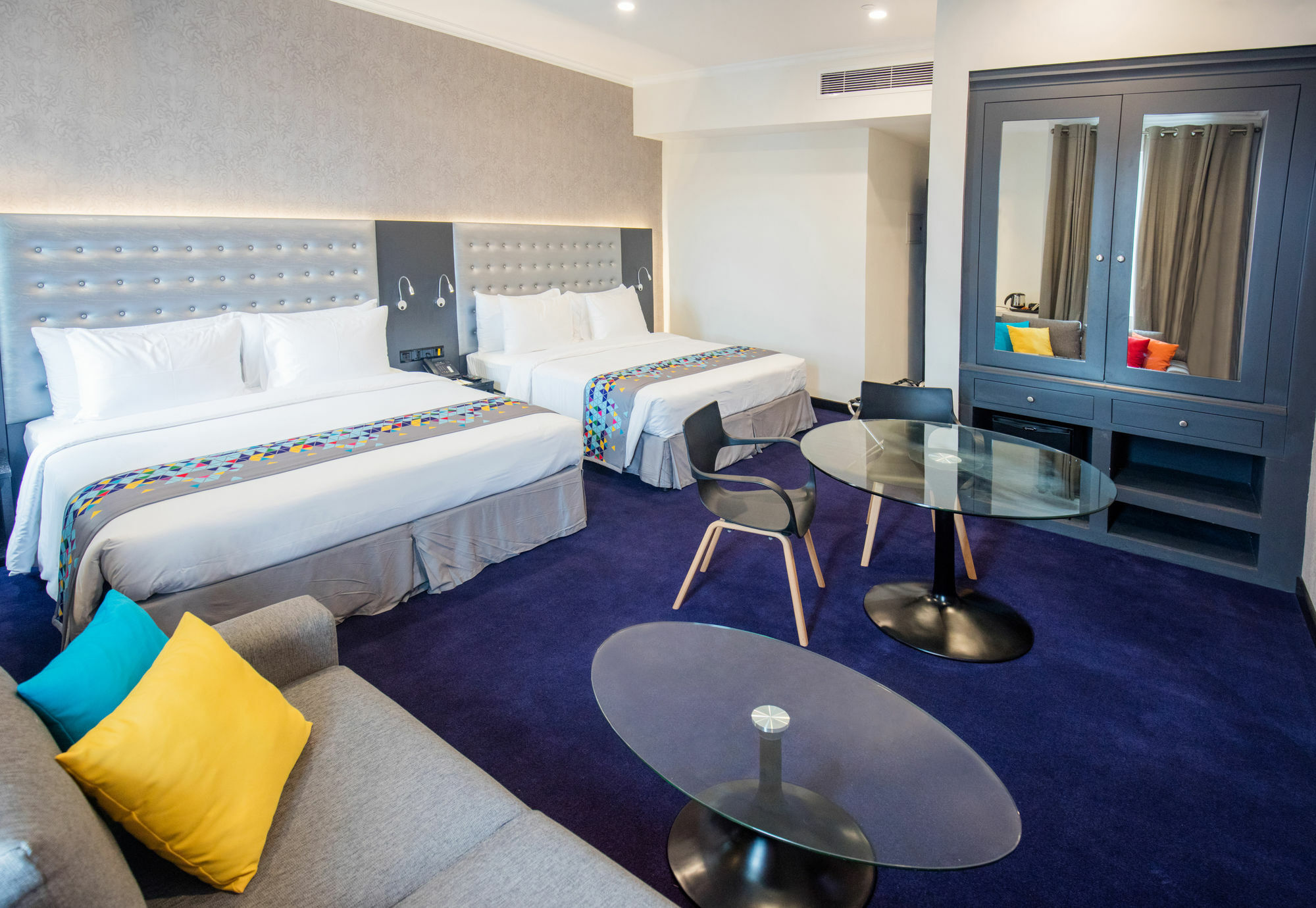 Fairway Colombo - Sri Lanka'S First Hotel With Robot Technology Exterior photo