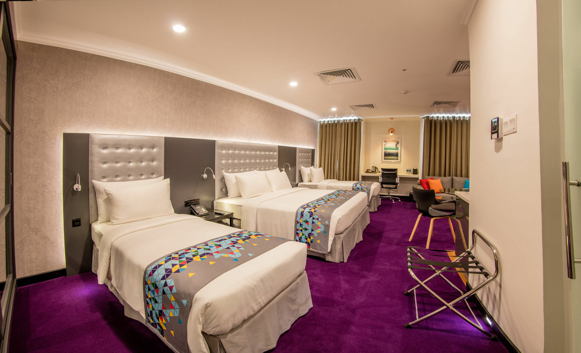 Fairway Colombo - Sri Lanka'S First Hotel With Robot Technology Exterior photo