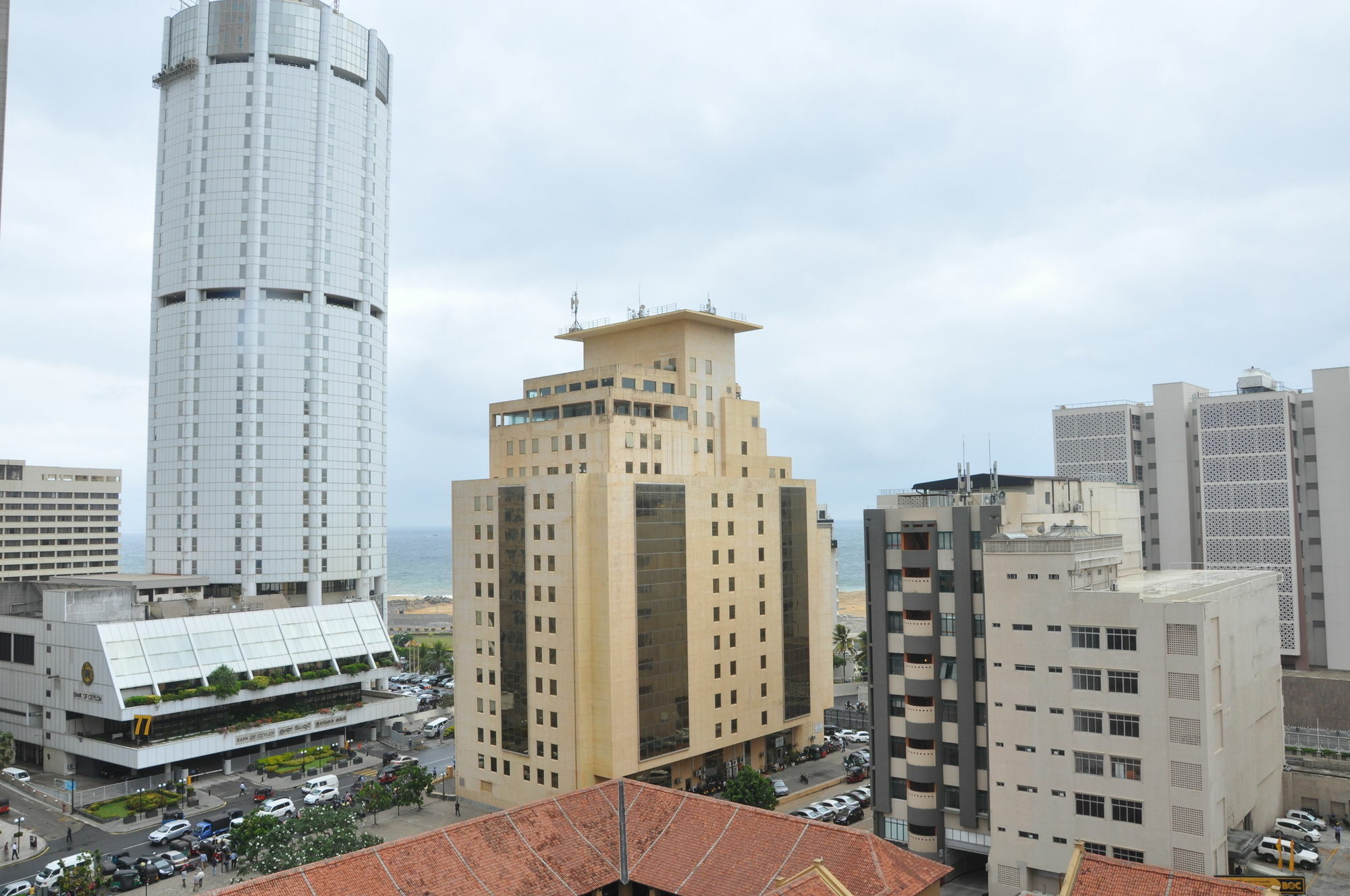 Fairway Colombo - Sri Lanka'S First Hotel With Robot Technology Exterior photo