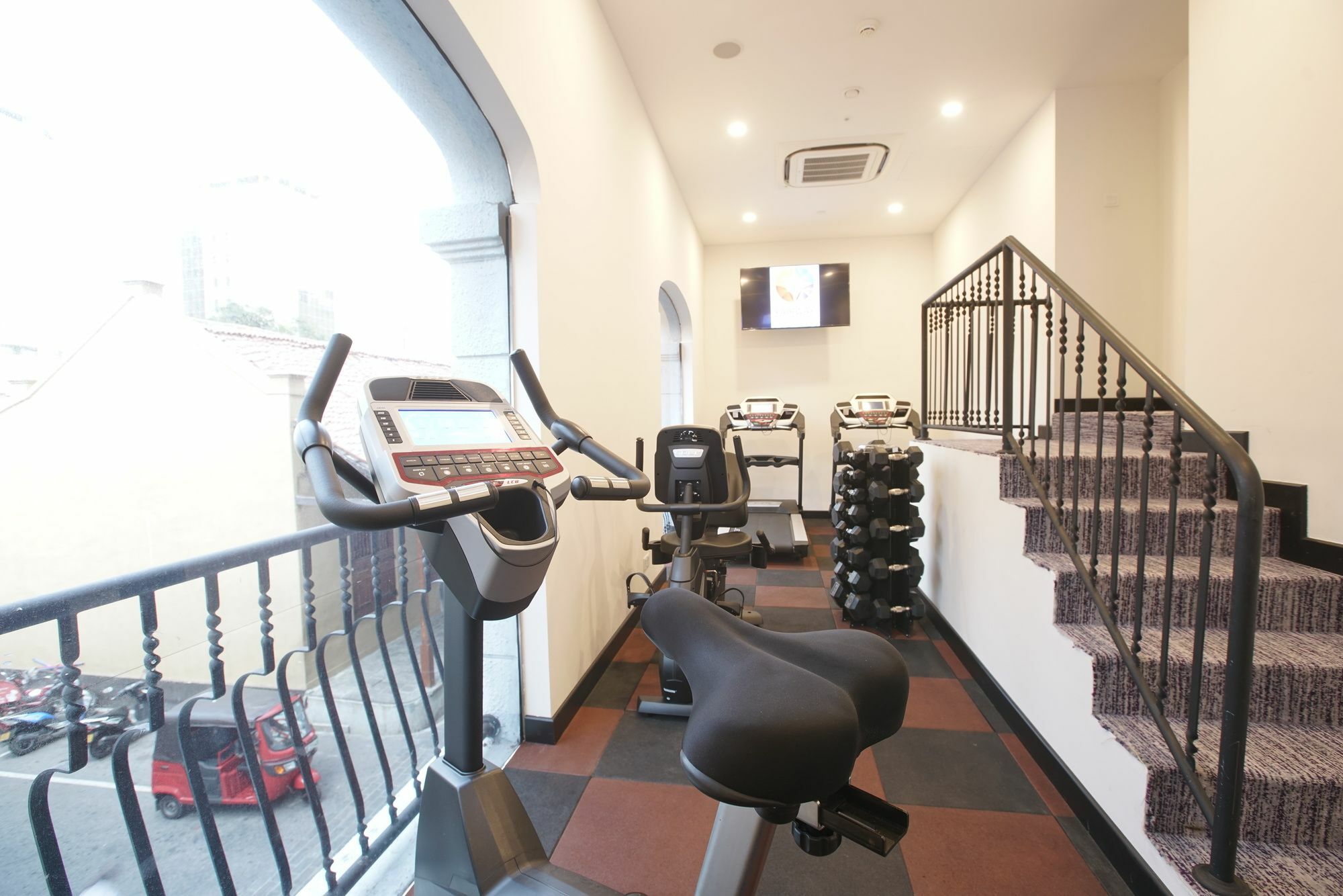 Fairway Colombo - Sri Lanka'S First Hotel With Robot Technology Exterior photo