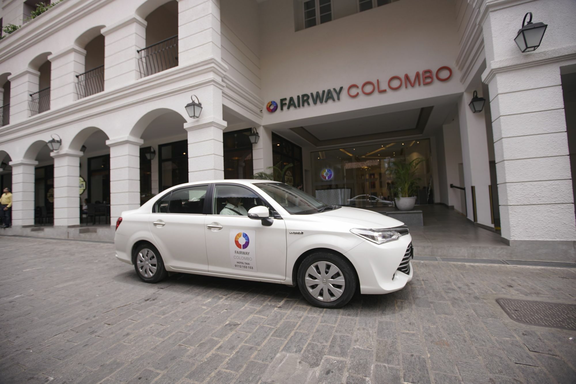 Fairway Colombo - Sri Lanka'S First Hotel With Robot Technology Exterior photo