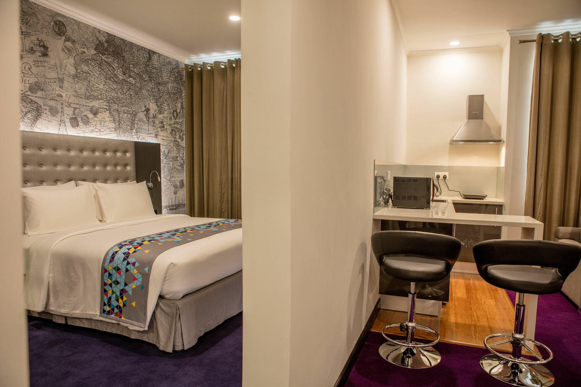 Fairway Colombo - Sri Lanka'S First Hotel With Robot Technology Exterior photo